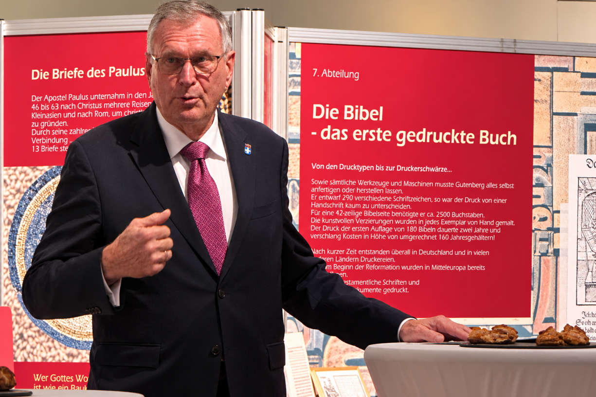 Schirmherr Johannes Singhammer bei der Vernissage