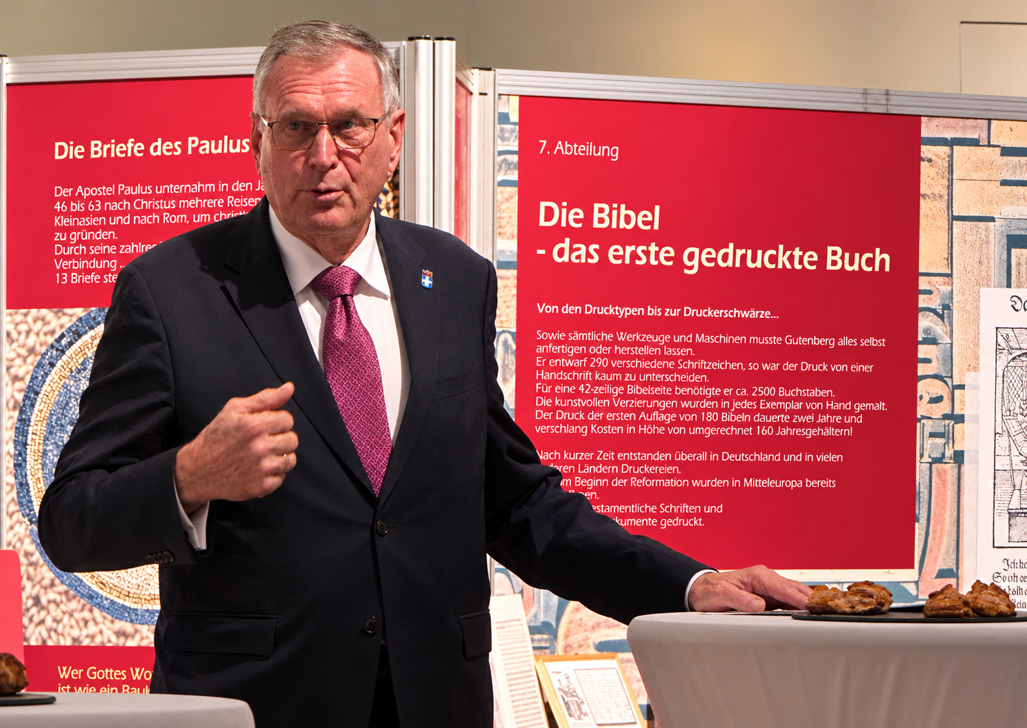 Schirmherr Johannes Singhammer bei der Vernissage